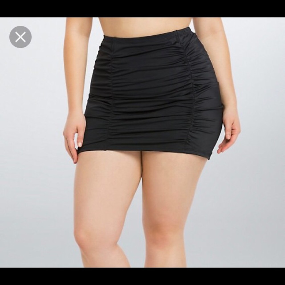 NWT Torrid High Waist Ruched Swim Skirt Size 1